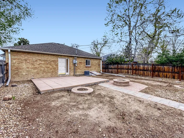1600 Xanthia St — Photo 20