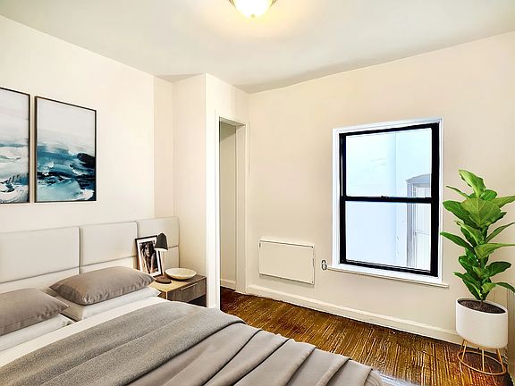 3rd image of 1220 Lexington Ave #3N