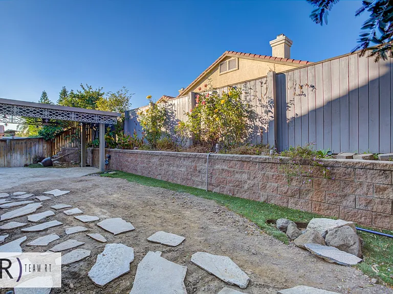 13724 Beaconsfield Ln — Photo 38