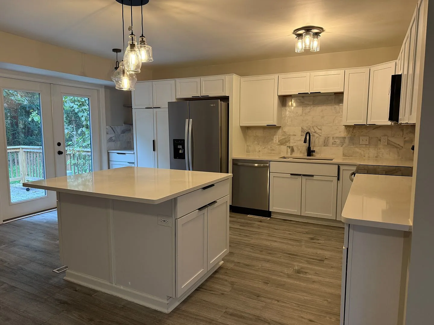 Spacious Living in a Convenient Summerville Location — Photo 3