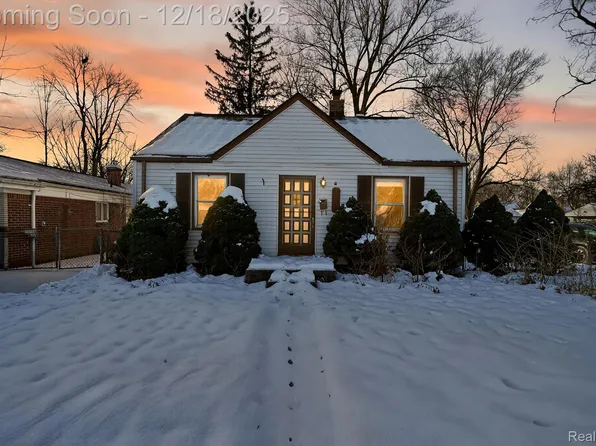 18515 Sumner, Redford, MI 48240