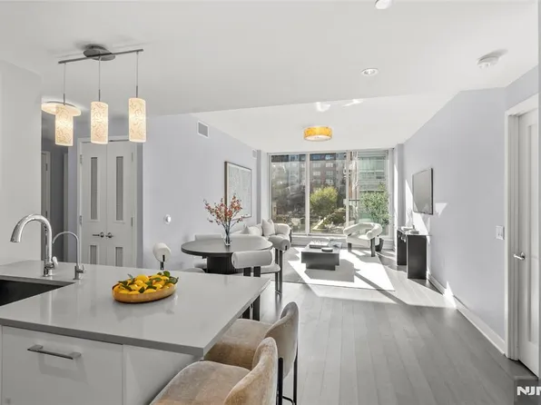 1200 Avenue At Port Imperial APT 521, Weehawken, NJ 07086