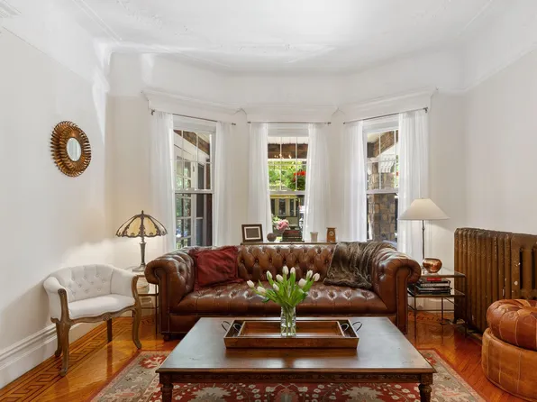 685 East 22nd Street image 6 of 38