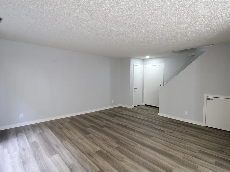 13929 Vanowen St — Photo 20