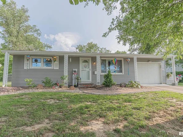 1023 E Jonas St, Centralia, IL 62801