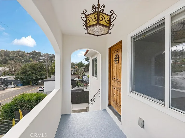 2211 Hyperion Ave — Photo 2