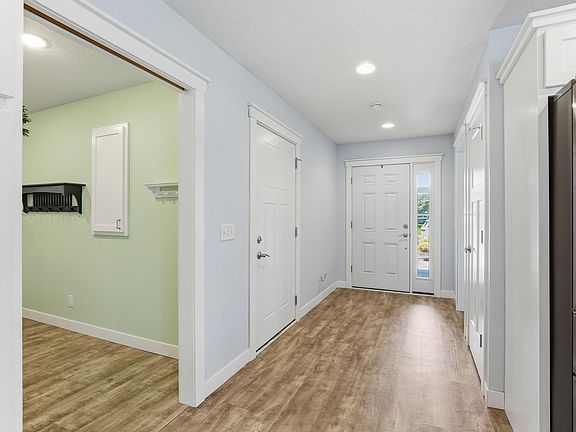 3rd image of 3498 Cambridge Pl