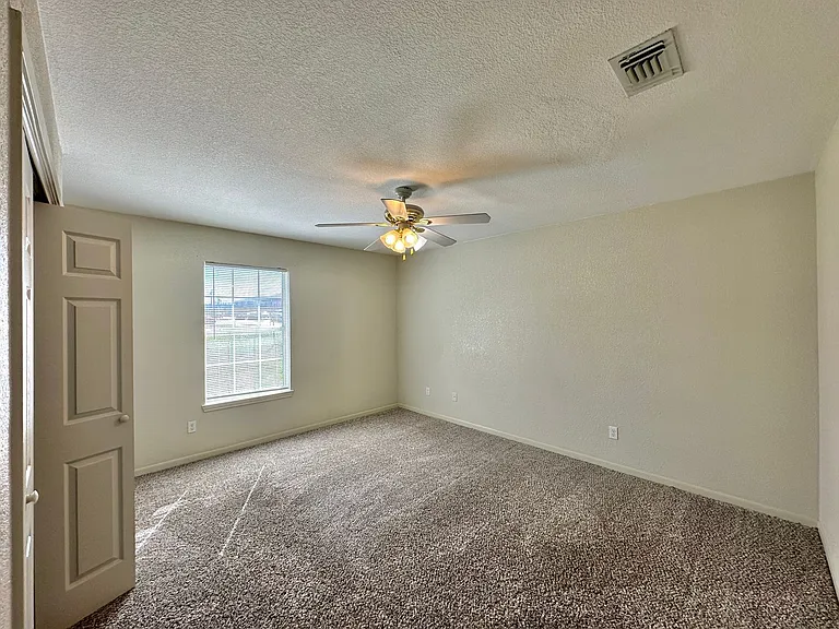 3806 Pecos Dr — Photo 16