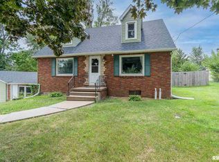 1005 W 53rd St, Davenport, IA 52806