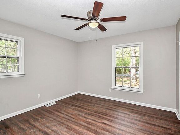 4th image of 4626 Greenwood Dr