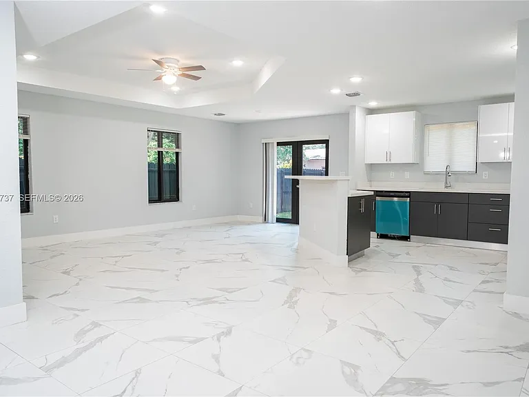 2522 NW 9th Pl — Photo 6