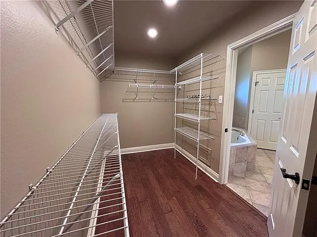 421 Greenfield Dr — Photo 10