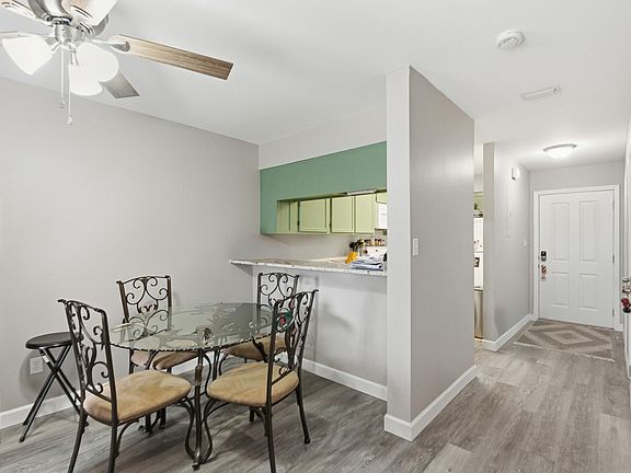 4th image of 204 4th St SE Unit B4
