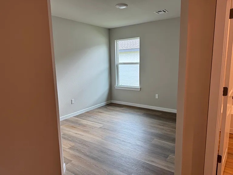 2114 E Toledo St — Photo 3