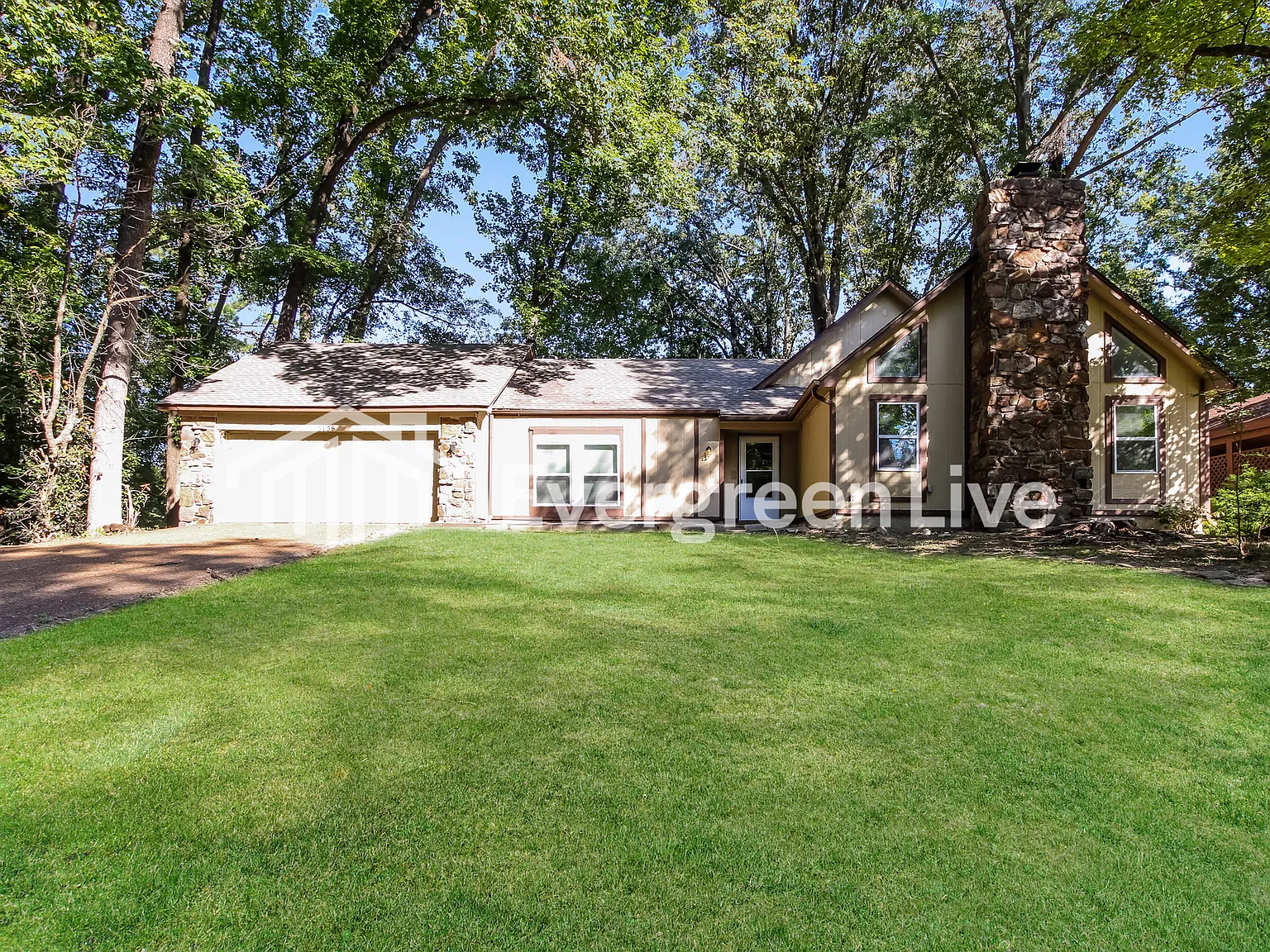 4 bed, 3.0 bath, 2325 sqft, $1,595 — Photo 1