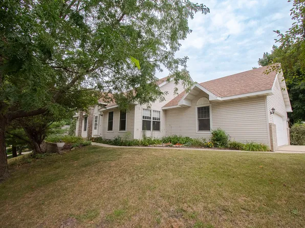 919 Baird Ln NE, Rochester, MN 55906