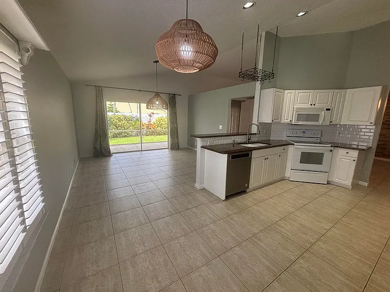 6366 Barbara St — Photo 18