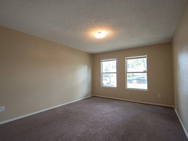 3841 Meredith Ln — Photo 7
