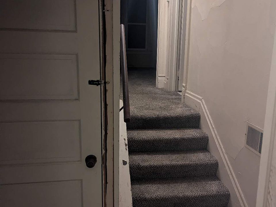1st image of 435 W Hallam Ave Floor 2