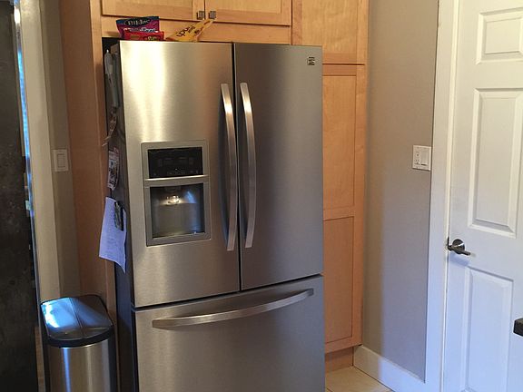 new refridgerator with ice and water matchine