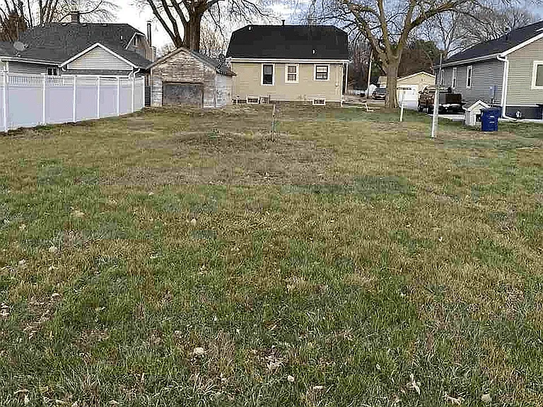 207 N Pine St — Photo 21