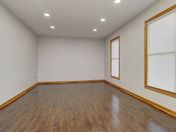 5th image of 2914 Old Kent Dr