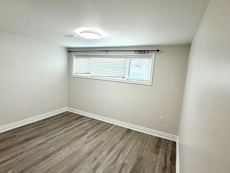 73 Boothbay Cres #LOWERFL — Photo 8
