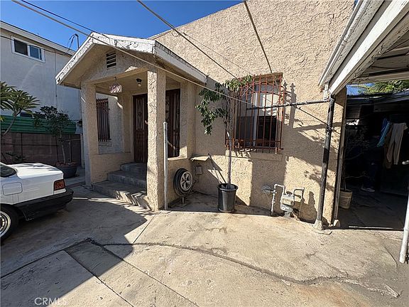 4th image of 1067 S Rowan Ave