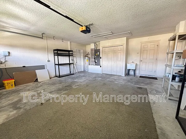 20 Clarendon Ct N — Photo 35