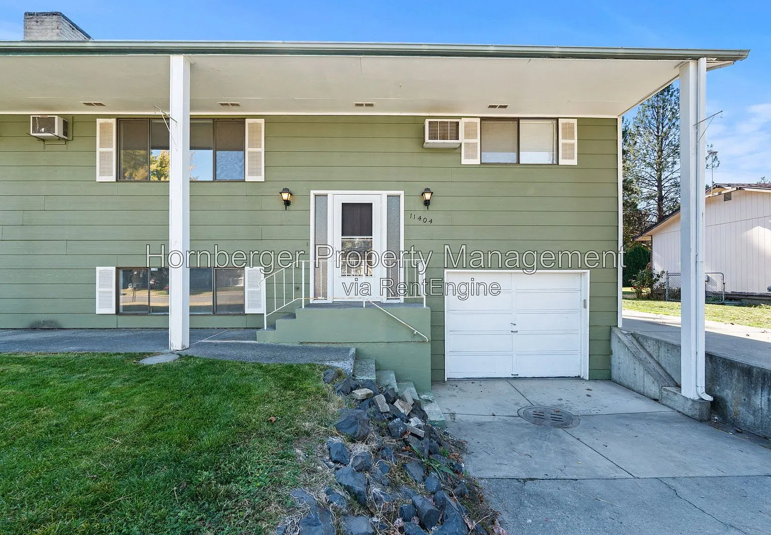 3 bed, 1.5 bath, 1500 sqft, $1,950 — Photo 1