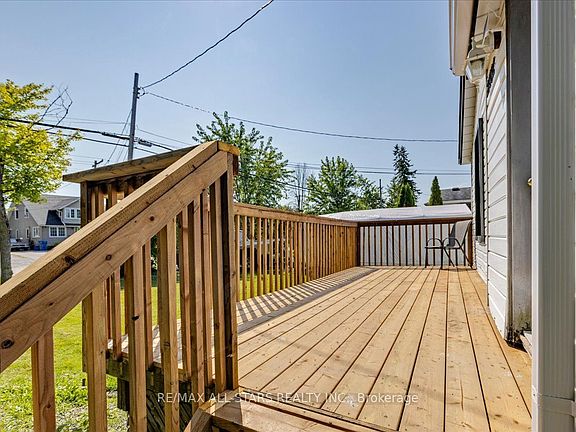 3rd image of 27182 Woodbine Ave