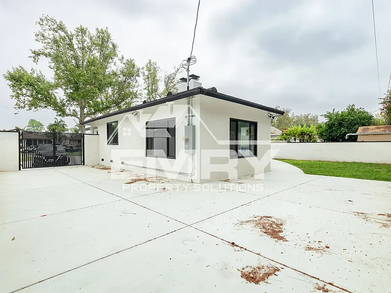 9135 Arrington Ave — Photo 30