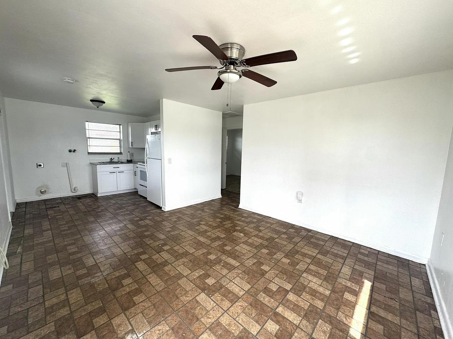 2 bed, 1.0 bath, 624 sqft, $950 — Photo 1