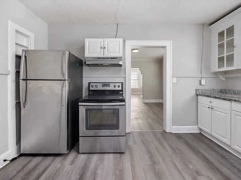 1103 Bryan Ave — Photo 3