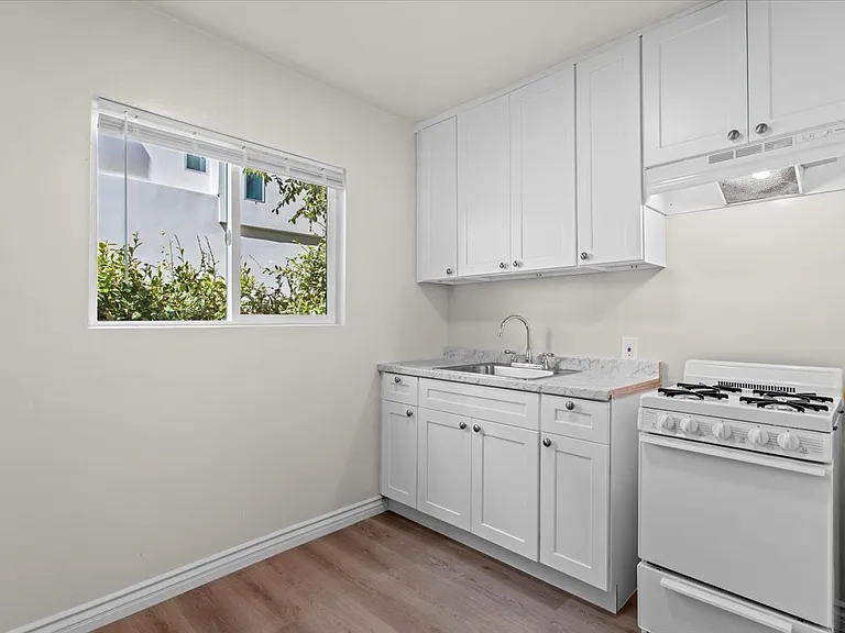 908 N San Vicente Blvd #3 — Photo 6