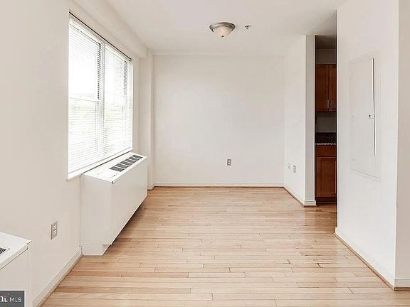 5th image of 815 King St APT 4A