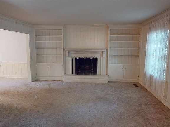 2nd image of 224 Troy Cir