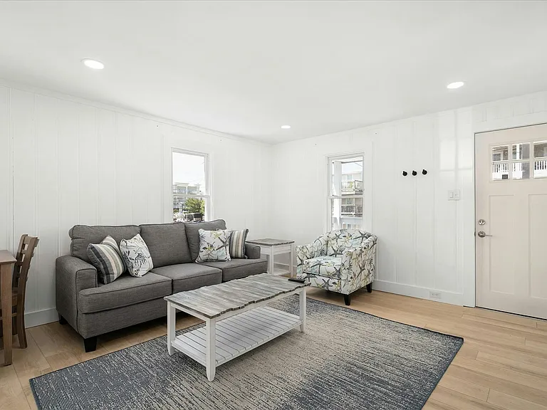 11 43rd St #2 — Photo 4