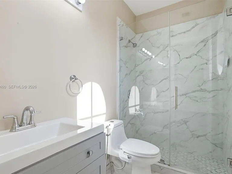 2247 NE 42nd Ave — Photo 16