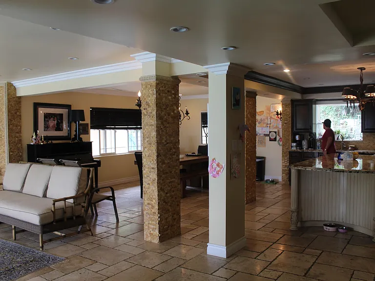 3446 Alginet Dr — Photo 2