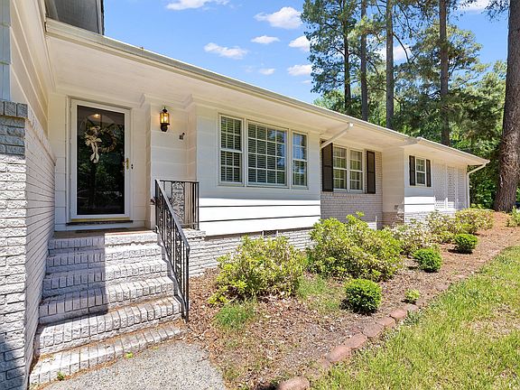 3rd image of 2802 Devon Rd