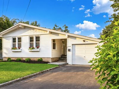 209 Loop Drive, Sayville, NY, 11782