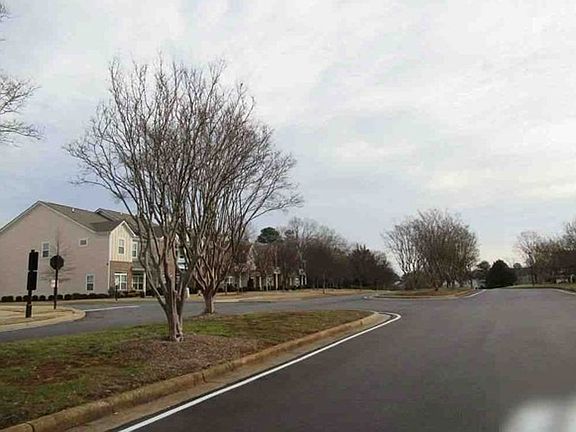 Exterior Neighborhood (street photo)