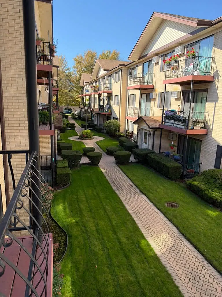 2 bed, 1.5 bath, $2,100 — Photo 3
