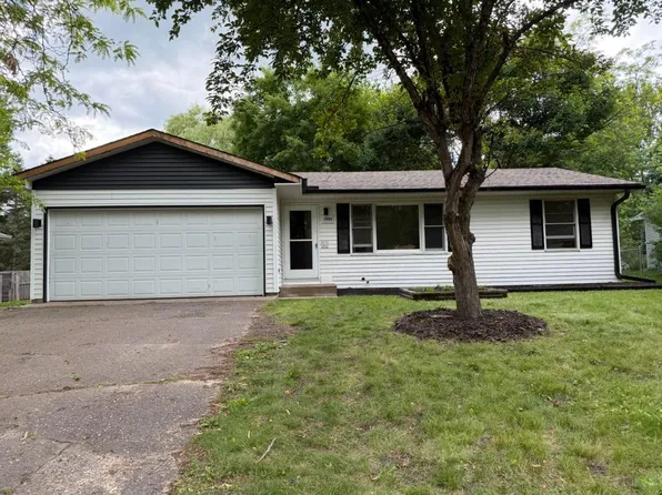 1405 Carriage Hills Dr S, Cambridge, MN 55008