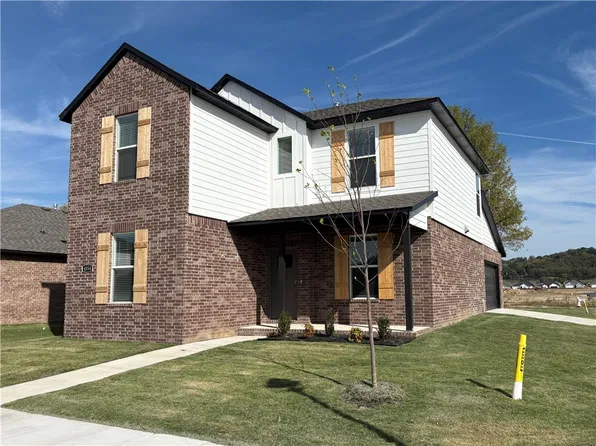 4554 W Triangle St, Fayetteville, AR 72704