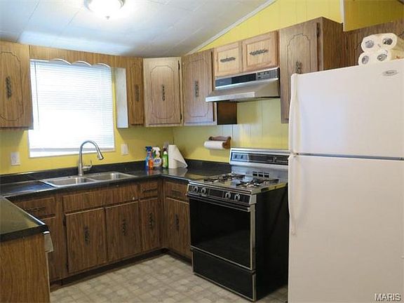3rd image of 9426 Trescott Ave