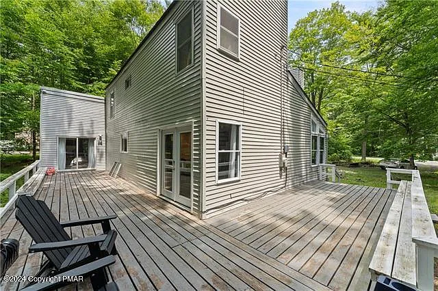 421 King Arthur Rd photo 1