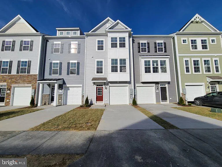 108 Alderman Way — Photo 2