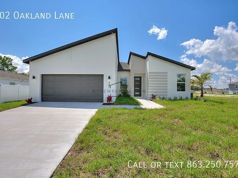 402 Oakland Ln — Photo 1